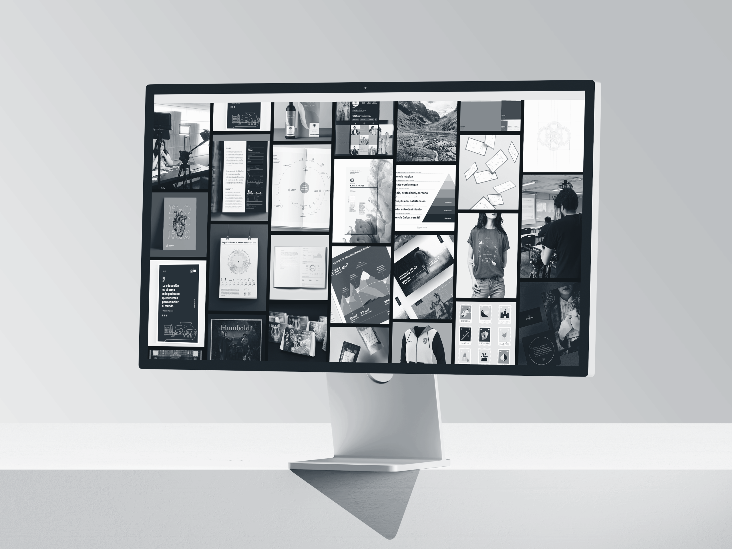 Editorial (lr) Monitor Studio Display mostrando una cuadrícula de proyectos creativos realizados por nuestro estudio, incluyendo diseño gráfico, publicaciones y piezas audiovisuales desarrolladas por Arkabas.